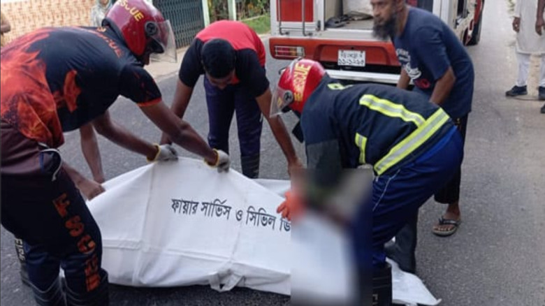 বাঁশখালীতে পথচারীকে ধাক্কা দিয়ে পালালো অজ্ঞাত গাড়ি, ঘটনাস্থল 